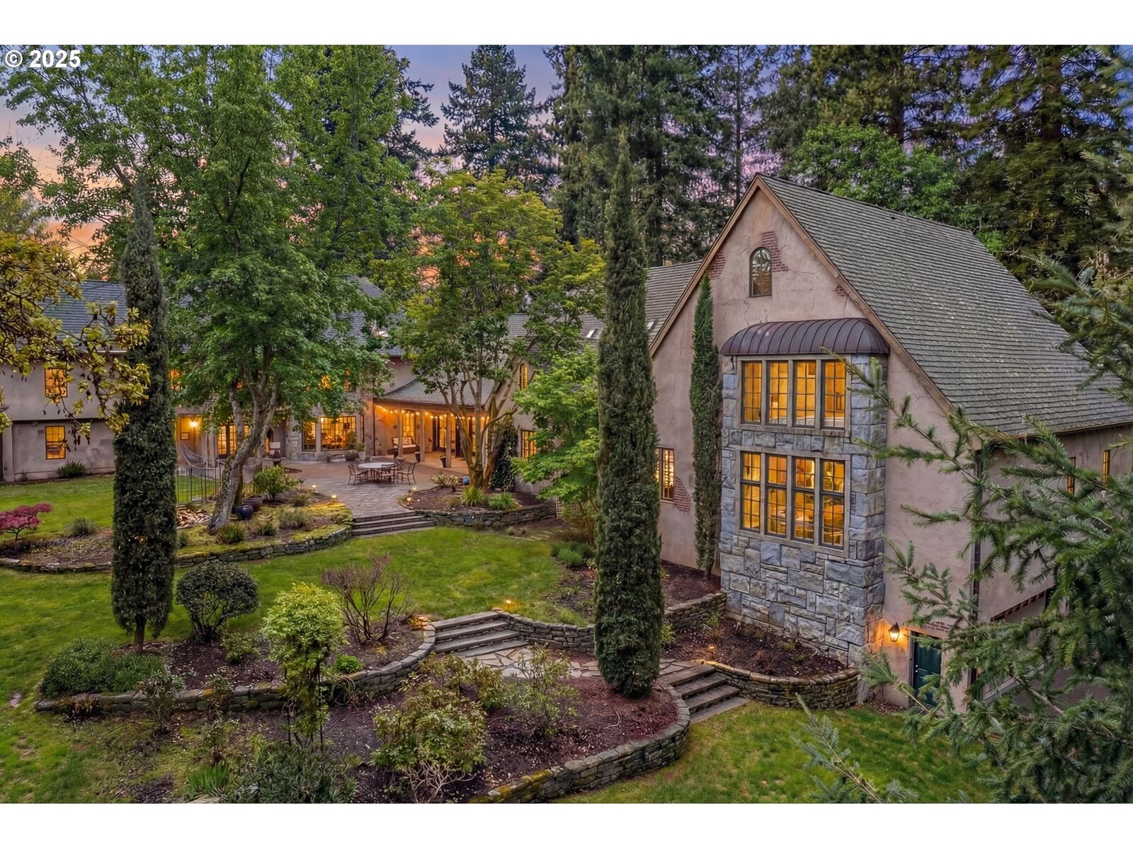 Property Photo: 1500 SE Waverly Dr OR 97222