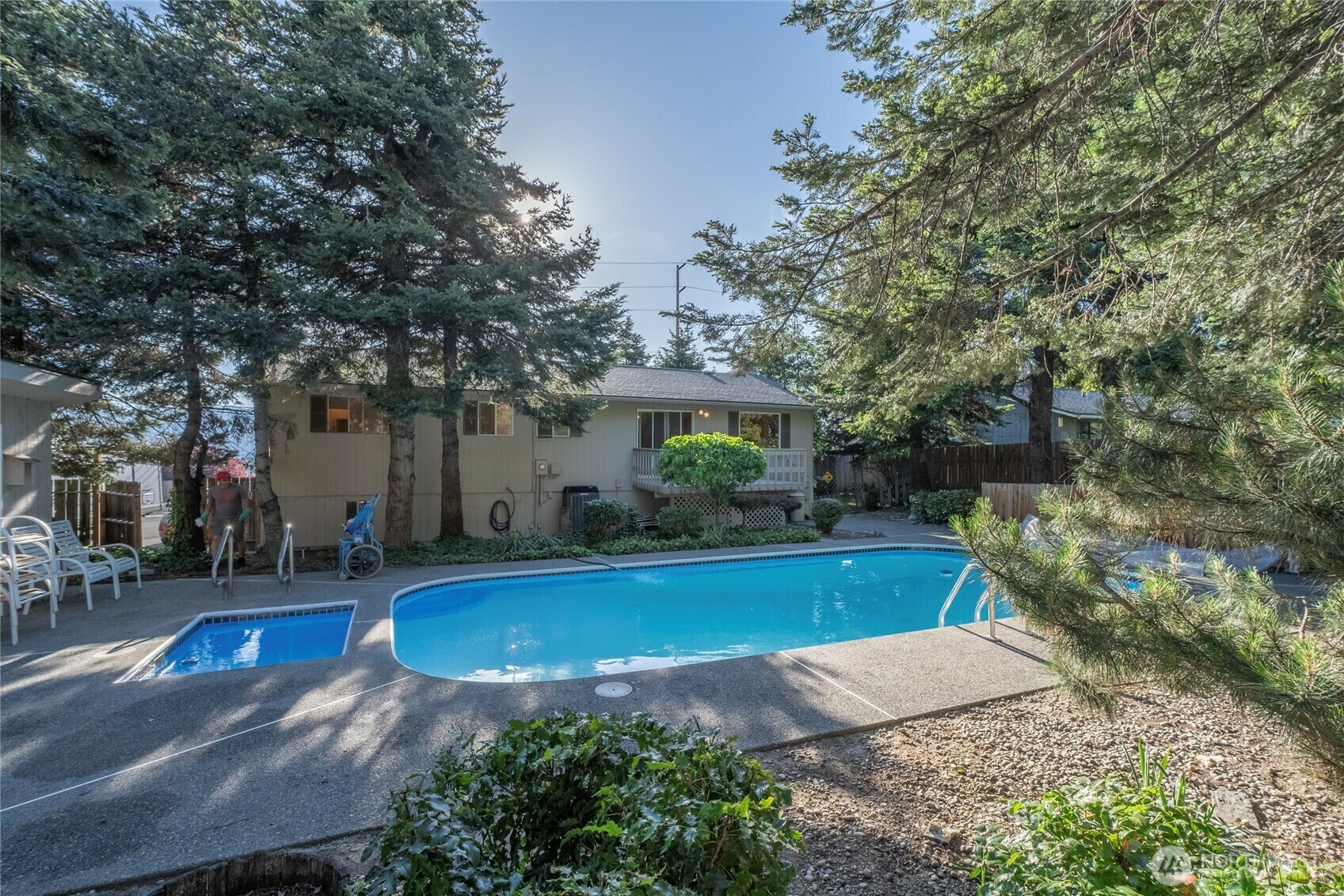 Property Photo: 1431 Eastmont WA 98802