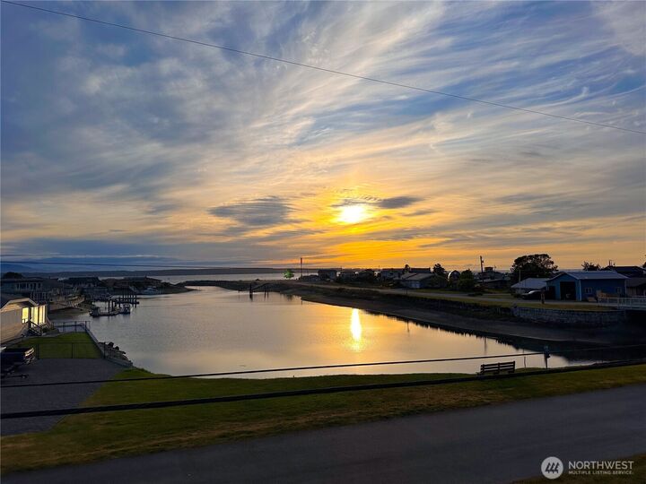 Property Photo:  3621  Shorewood Avenue  WA 98253 