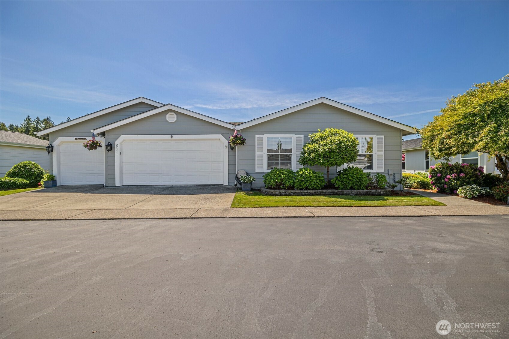 Property Photo: 22311 SE 242nd Place 130 WA 98038