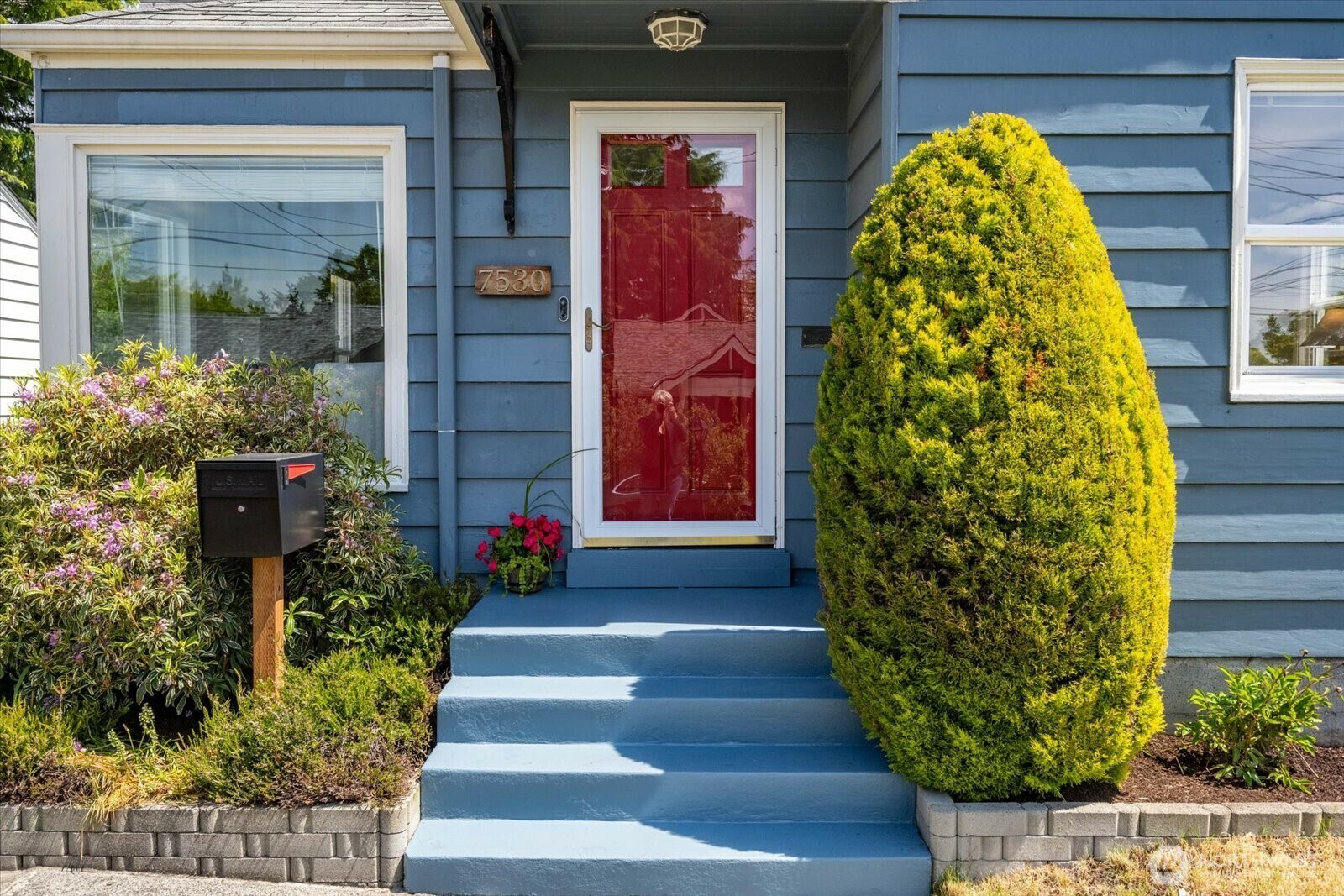 Property Photo: 7530 25th Avenue NW WA 98117