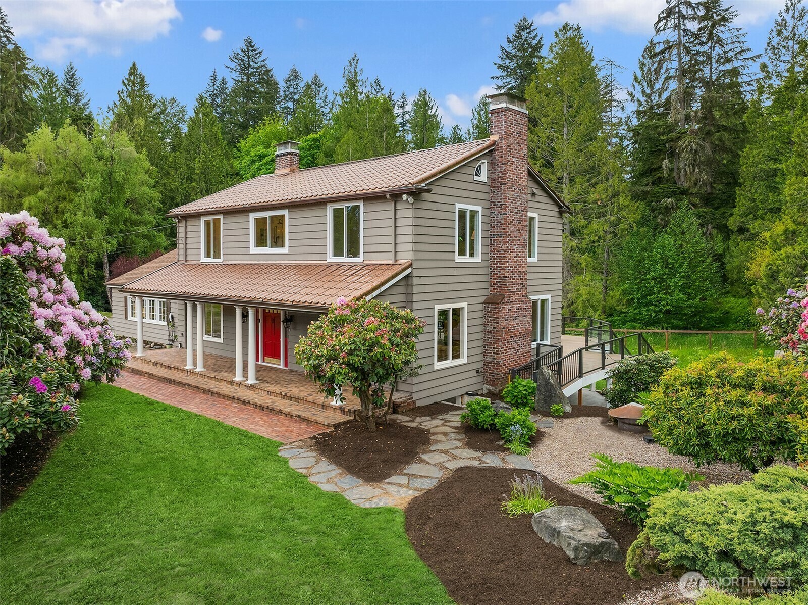 Property Photo: 12653 Avondale Road NE WA 98052