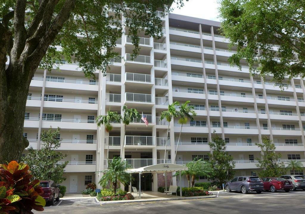 Property Photo: 605 Oaks Drive 503 FL 33069