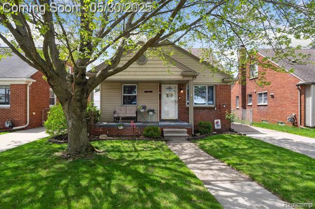 Property Photo: 15645 Warwick Avenue MI 48101