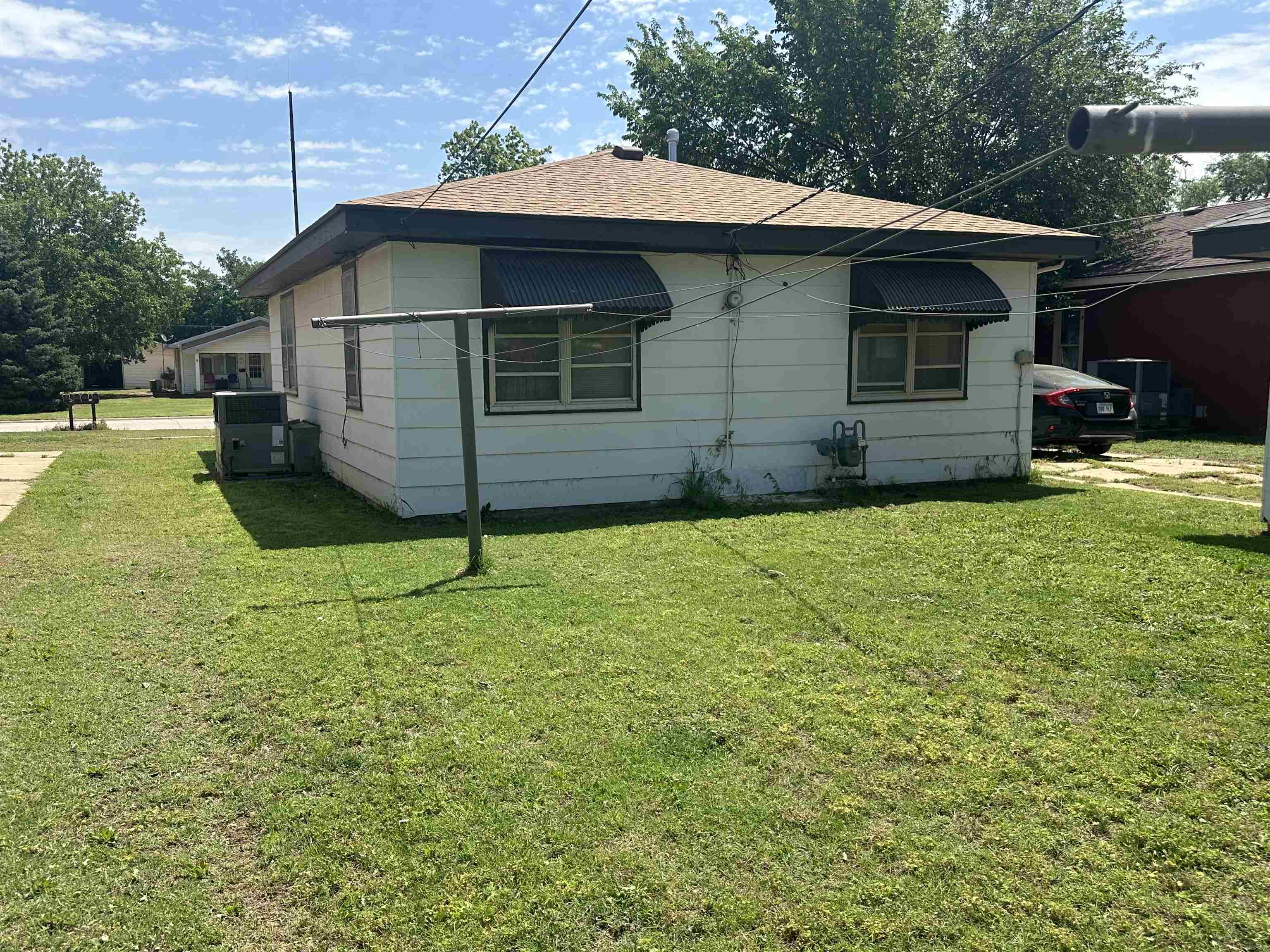 Property Photo: 516 S Jennings Ave KS 67003