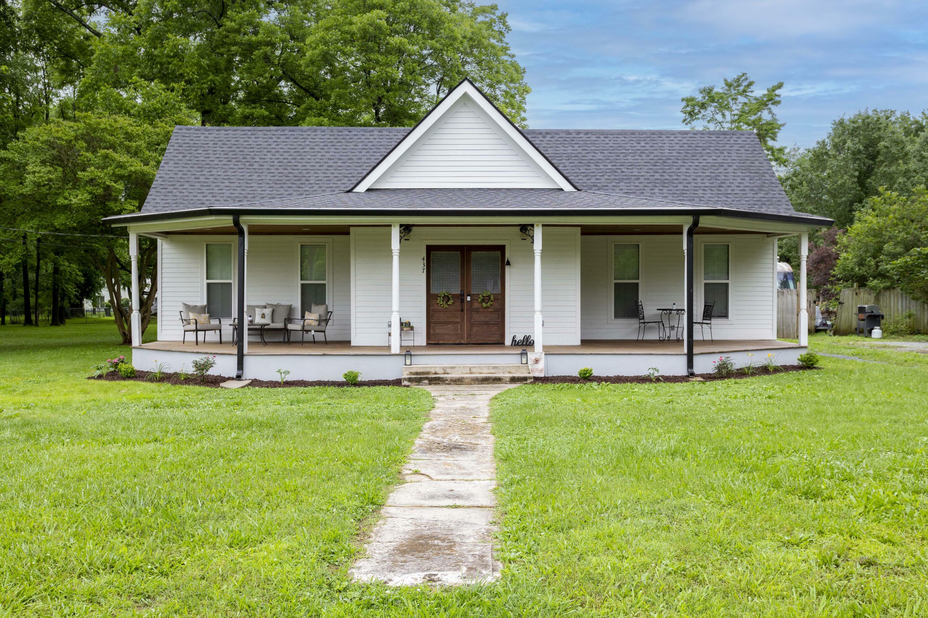 Property Photo: 437 W Jackson Avenue TN 37381