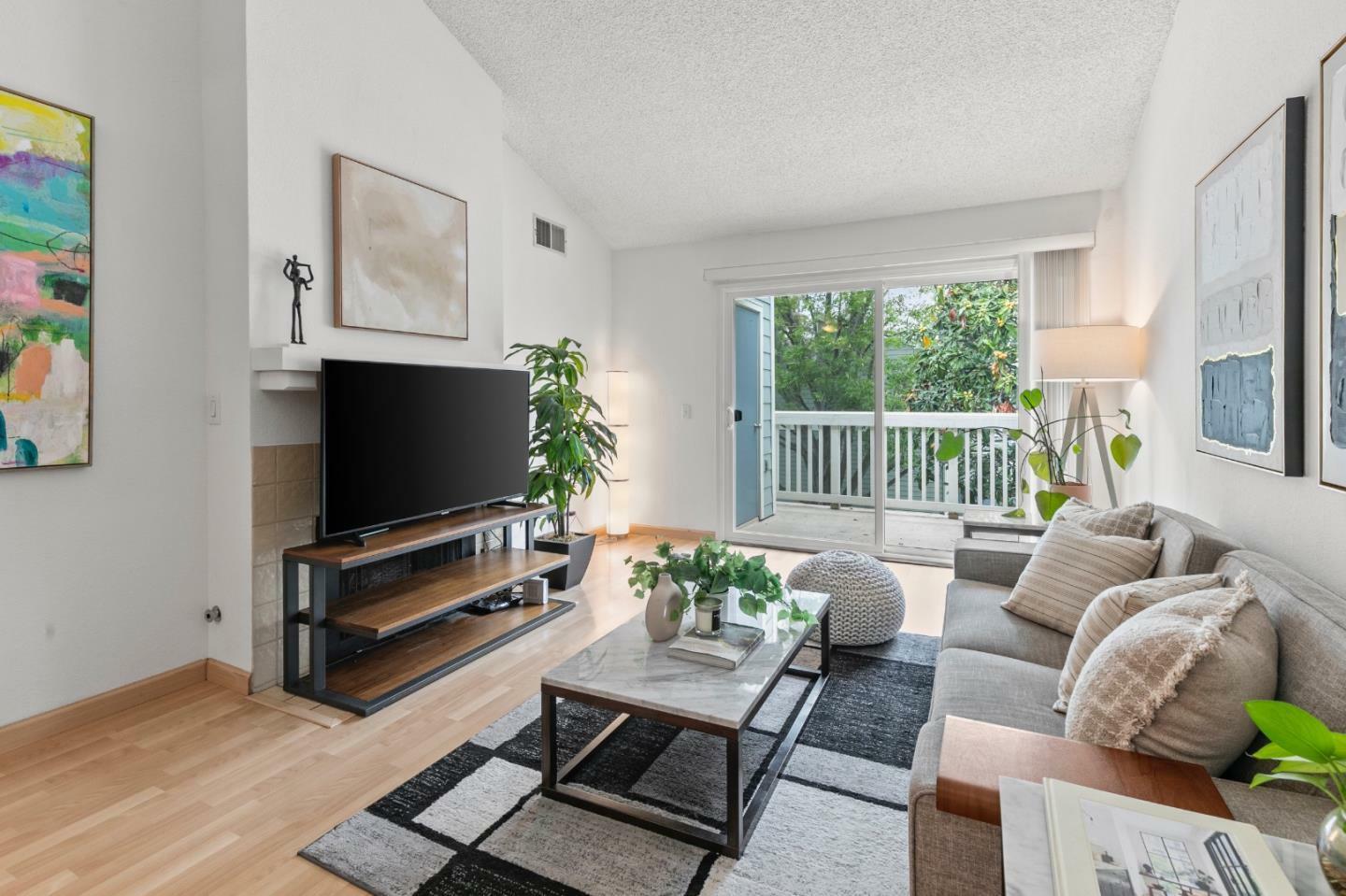 Property Photo: 37000 Meadowbrook Common 202 CA 94536