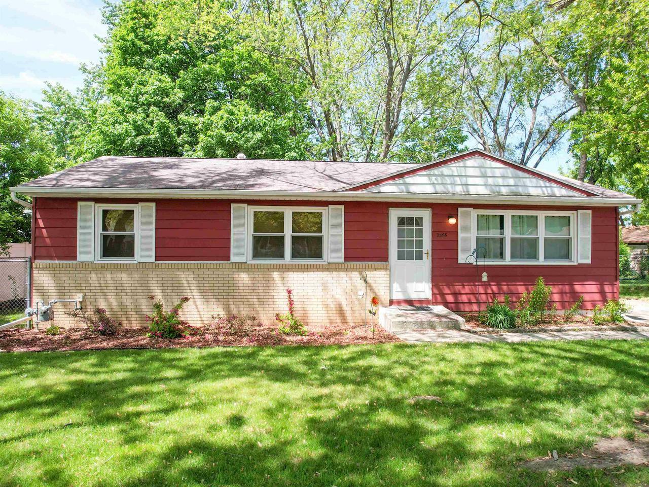 Property Photo: 2508 Robinson Drive WI 53511