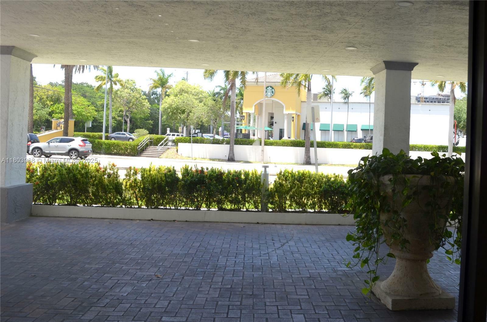 Property Photo: 13499 Biscayne Blvd 702 FL 33181