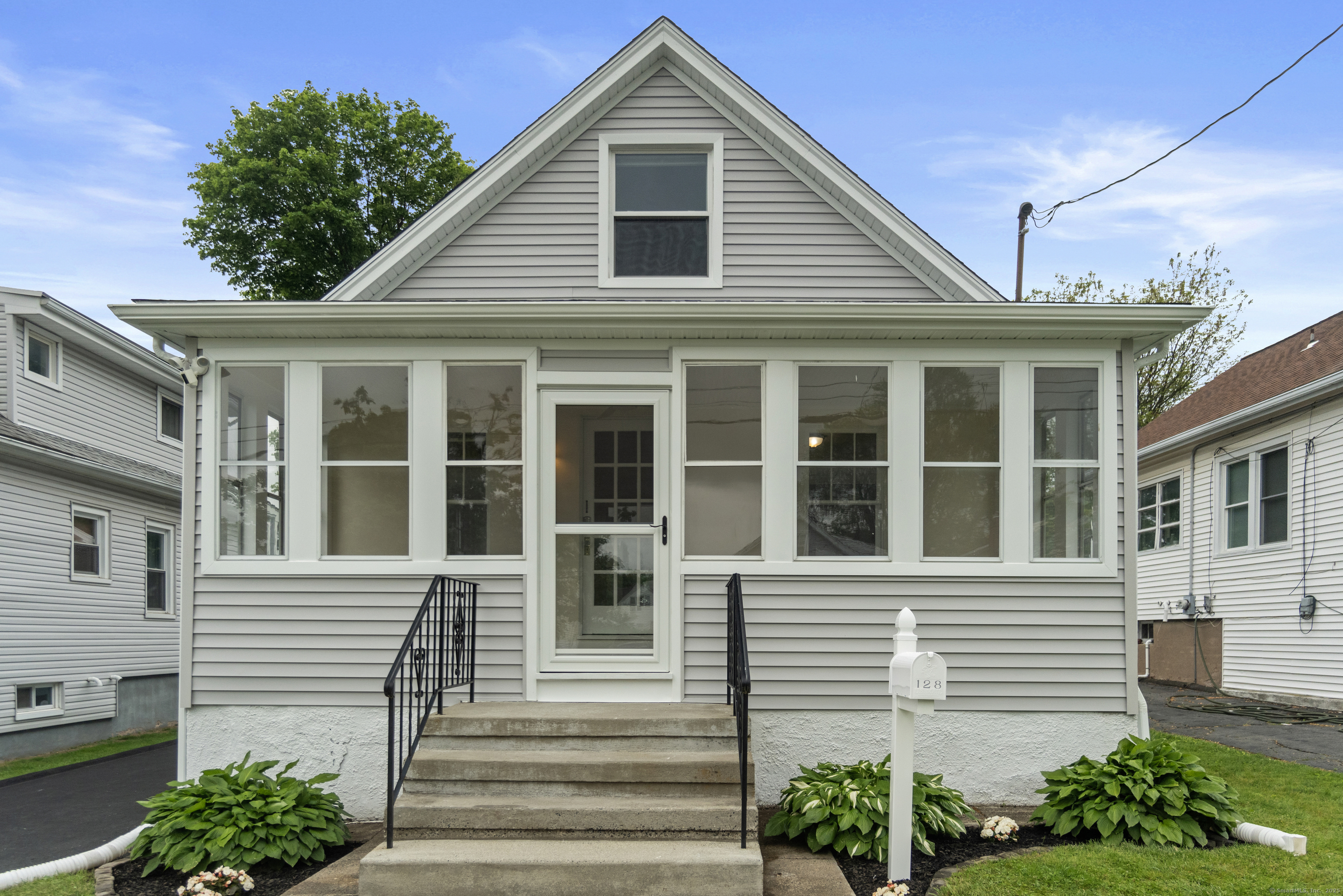 Property Photo:  128 Grove Place  CT 06516 