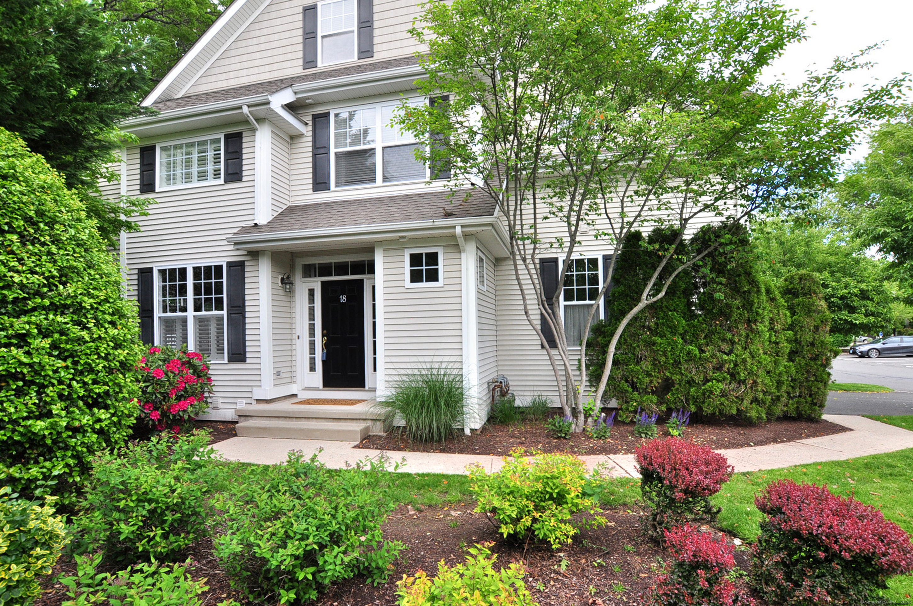 Property Photo: 18 Schoolhouse Drive 18 CT 06110