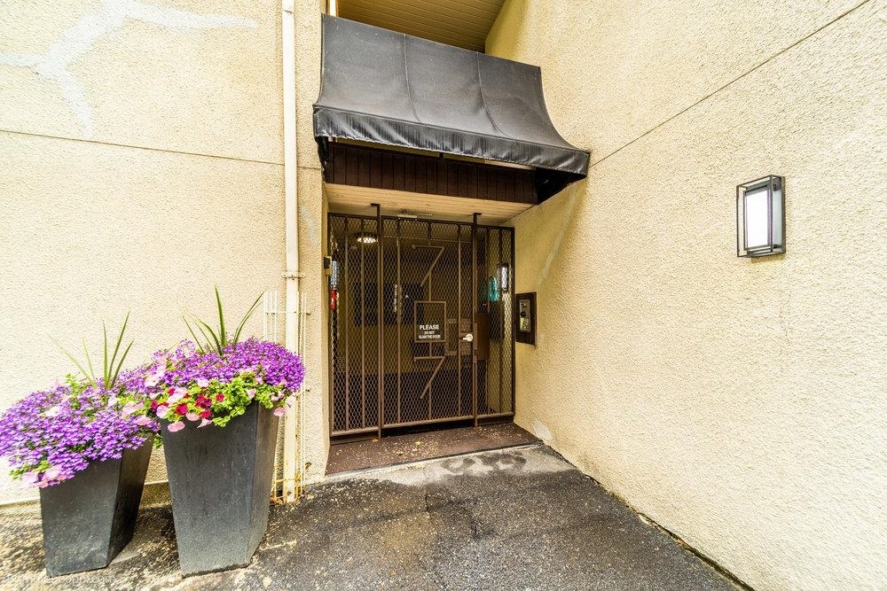 Property Photo: 707 W 6th Ave 41 WA 99204