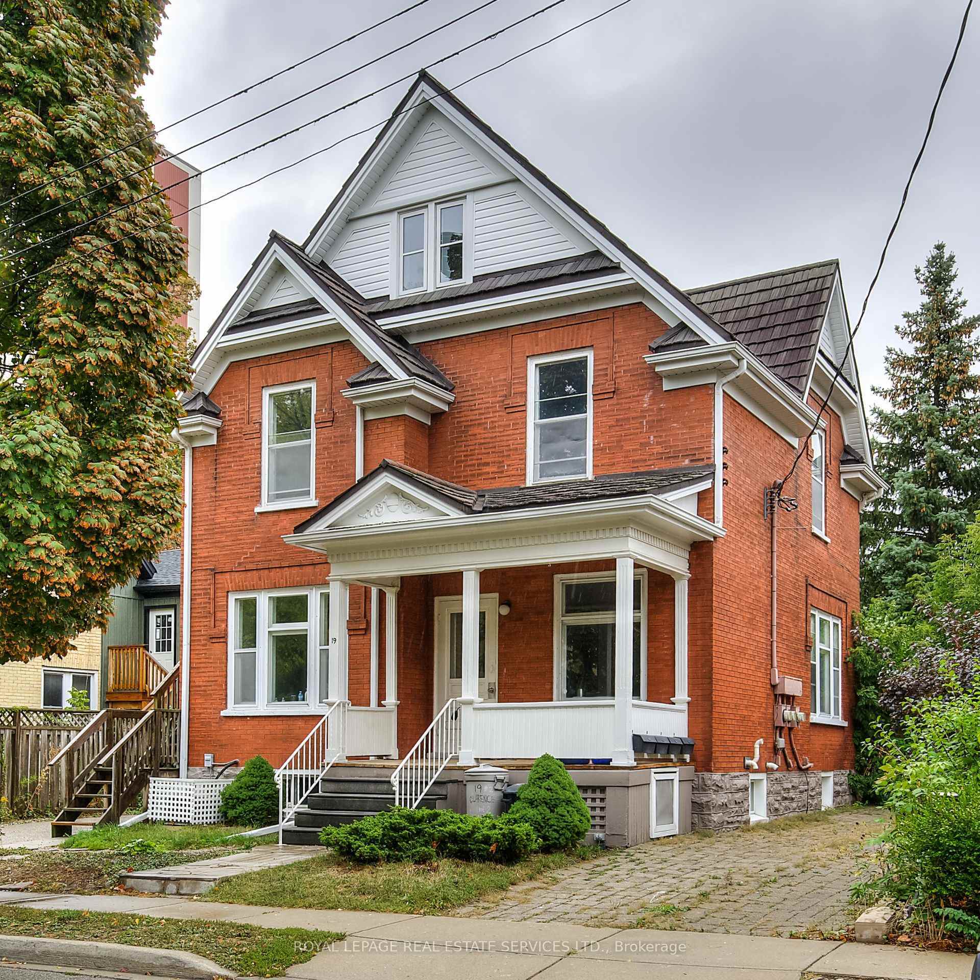 Photo de la propriété:  19 Clarence Place  ON N2H 2L1 