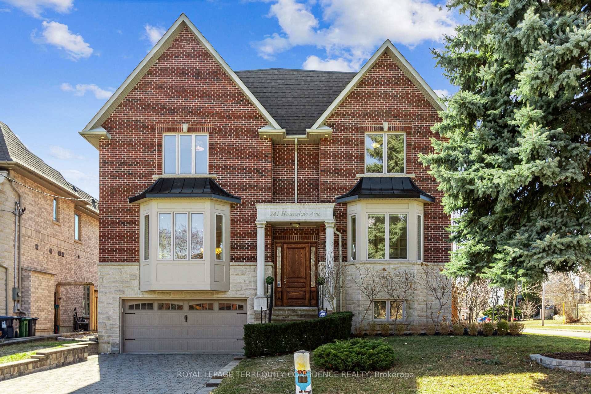 Photo de la propriété:  241 Hounslow Avenue  ON M2N 2B5 