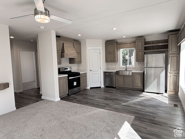 Property Photo: 188 Darlington Way UT 84041