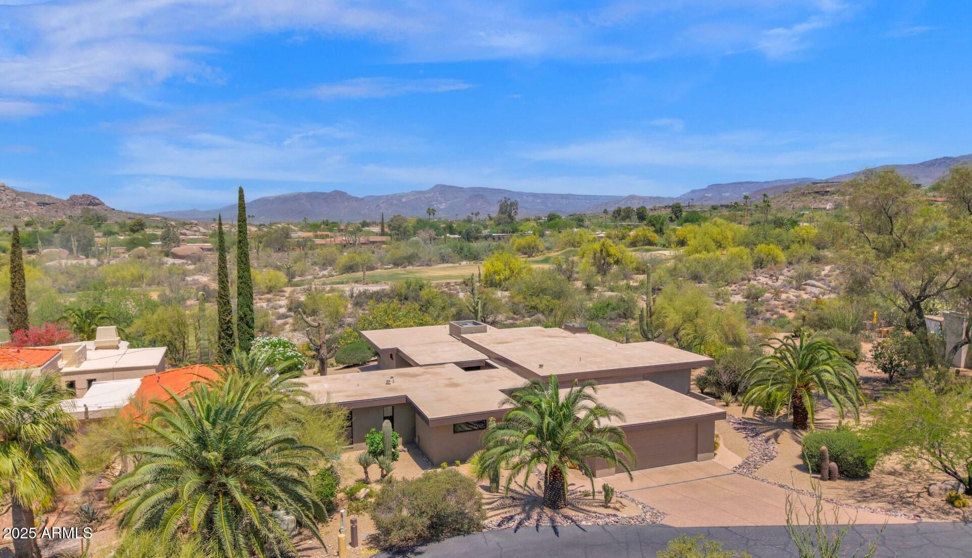 Property Photo: 1702 E Staghorn Lane AZ 85377
