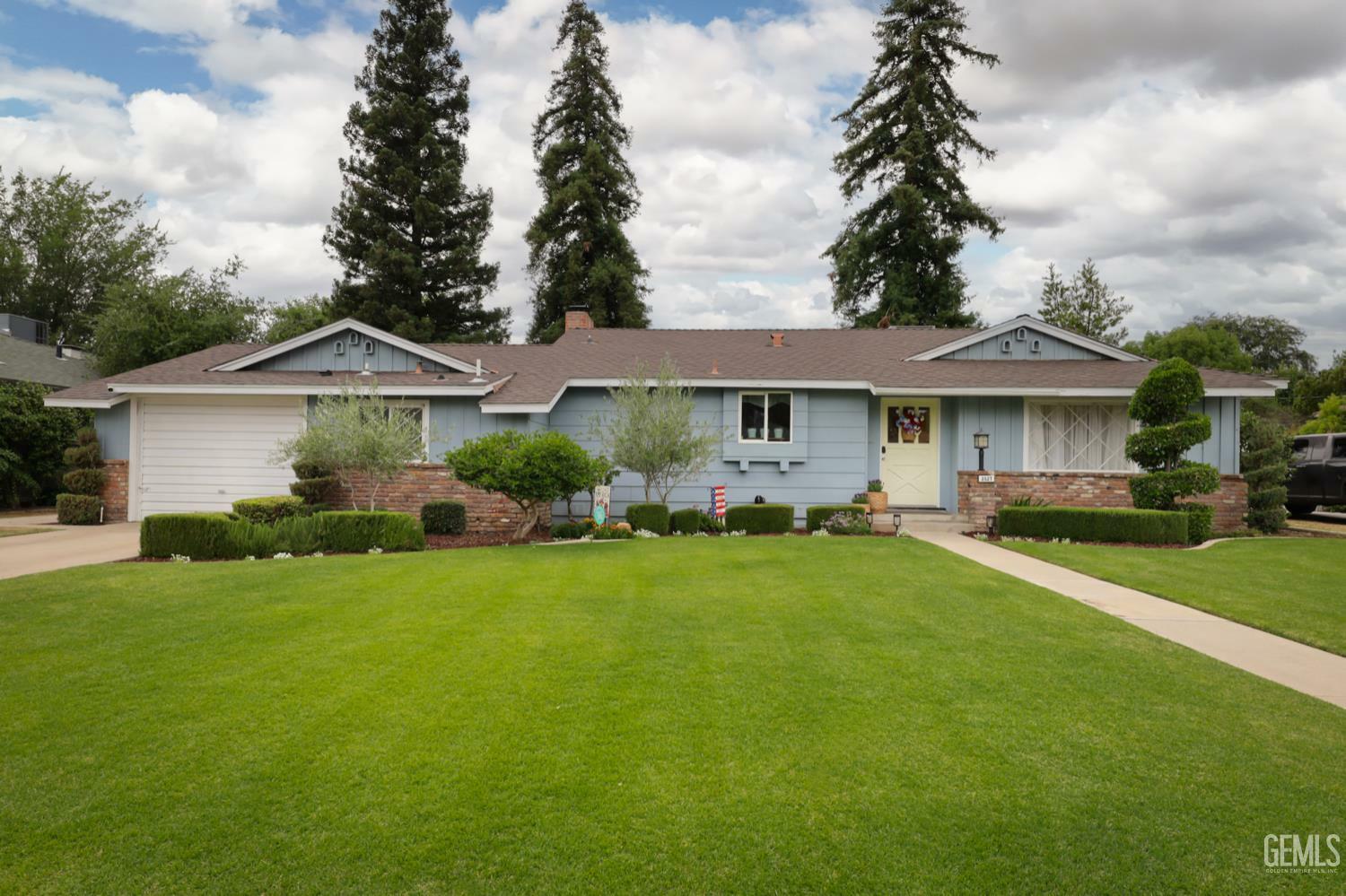 Property Photo:  2527 Pine Street  CA 93301 