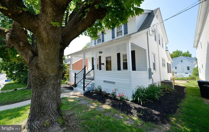 Property Photo: 31 W Whitlock Avenue VA 22601