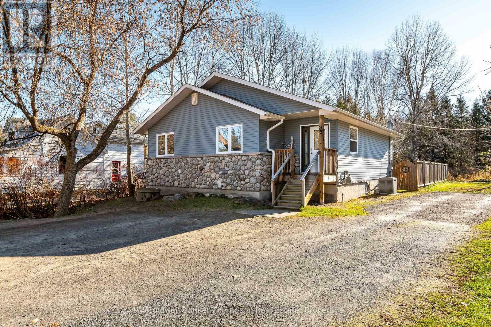 Photo de la propriété: 25 East Elliott Street ON P1H 1W7