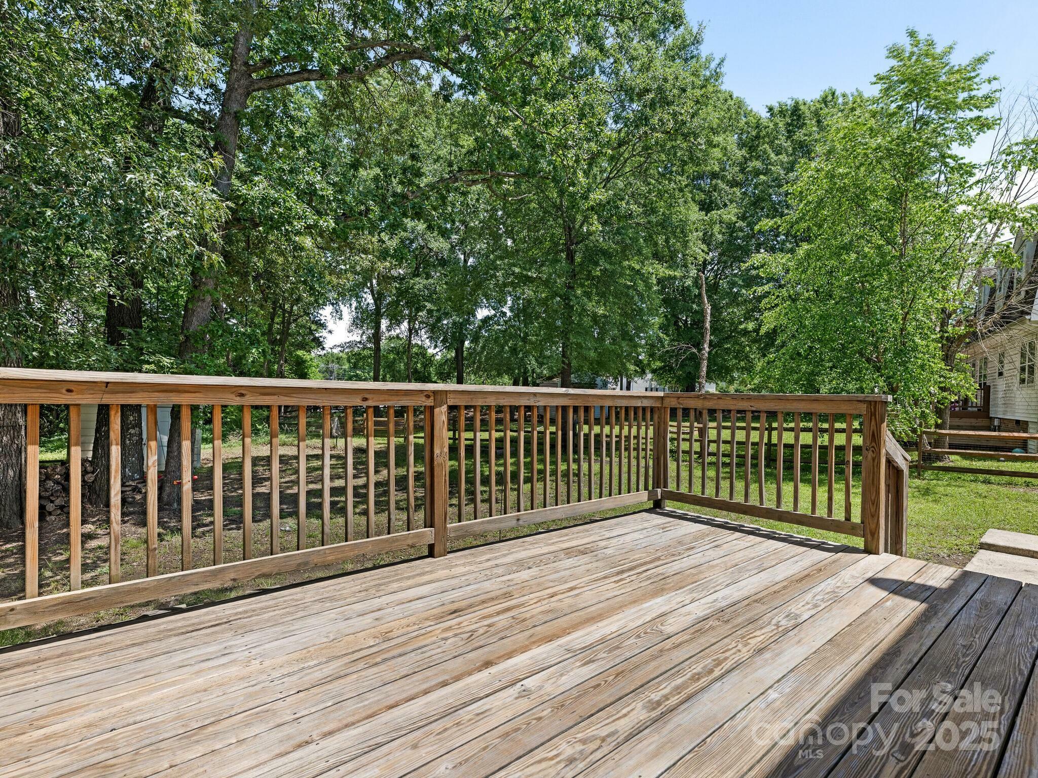 Property Photo: 2240 Lawton Bluff Road NC 28226