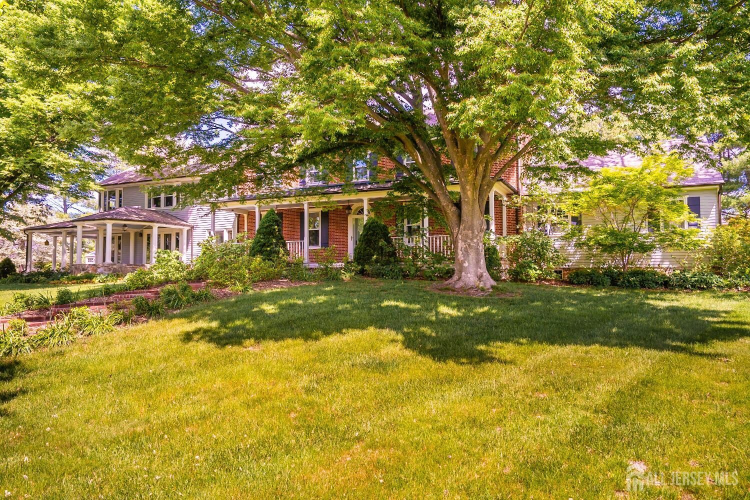 Property Photo: 7 Finch Court NJ 08550