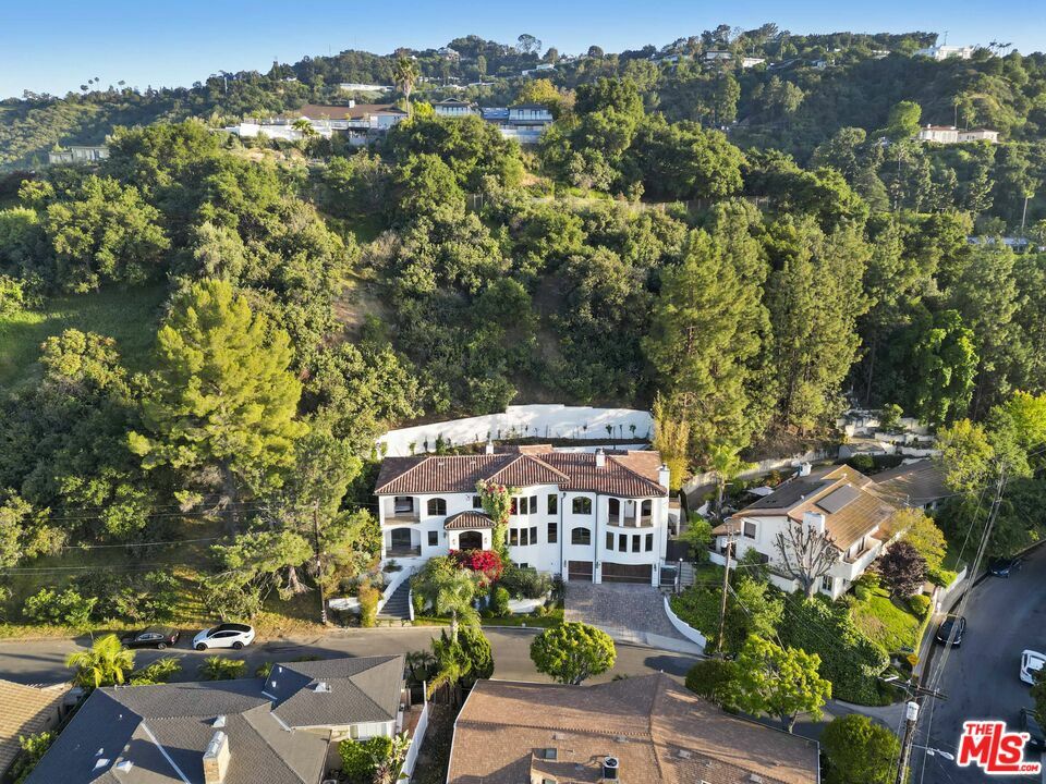 Property Photo: 10940 Terryview Dr CA 91604