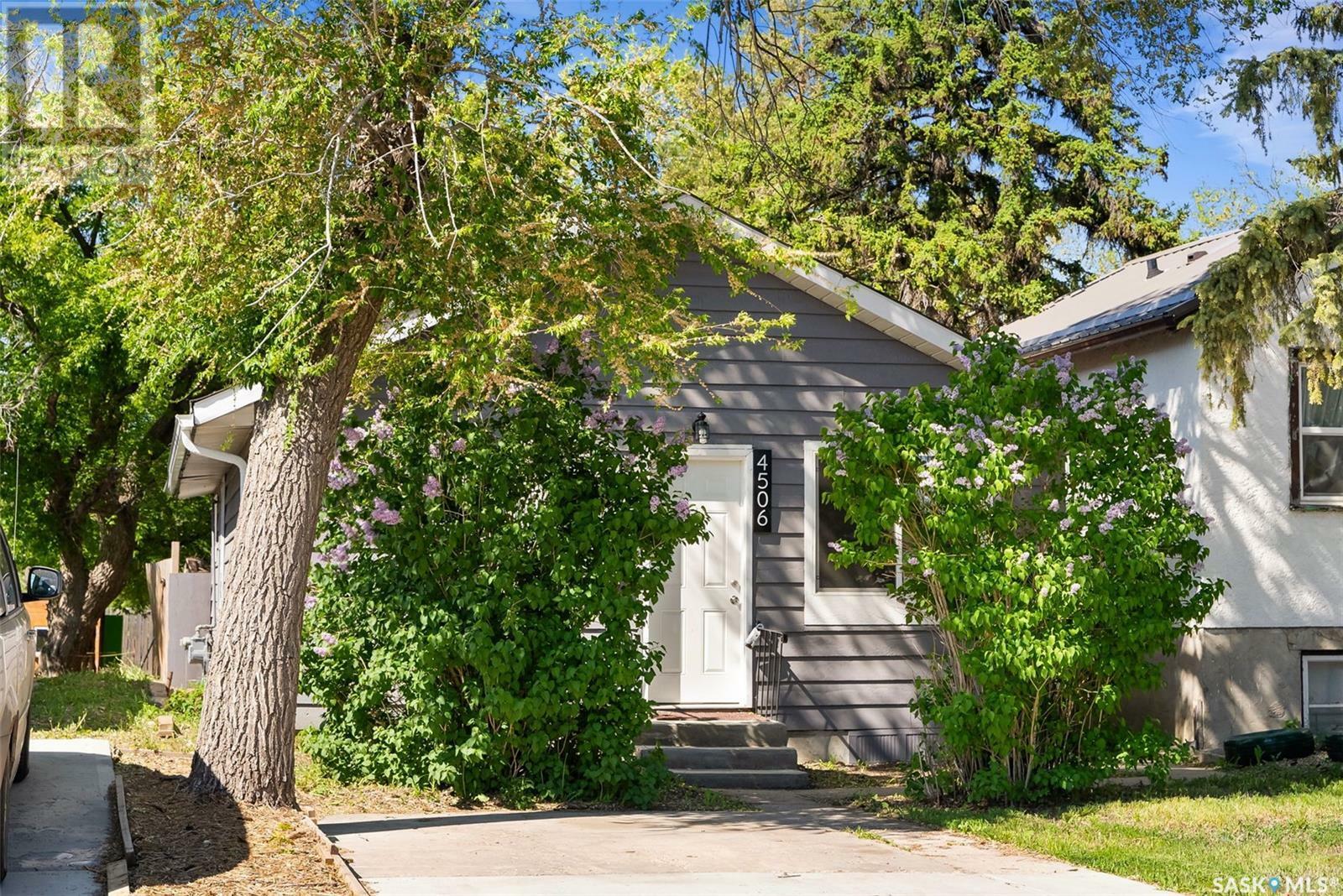 Property Photo: 4506 2nd Avenue N SK S4R 0Y4