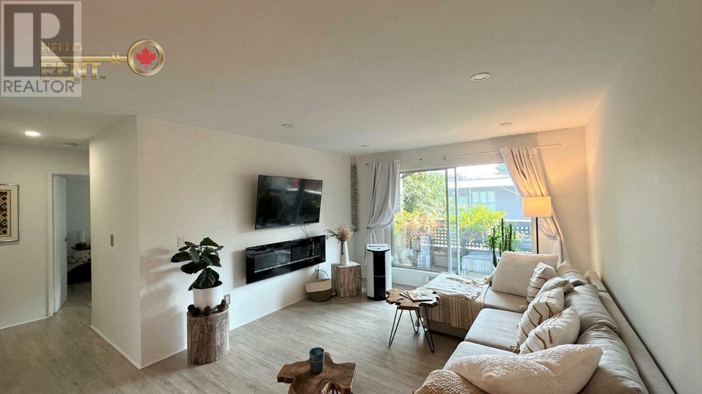 Property Photo:  809 West 16th Street 209  BC V7P 1M6 