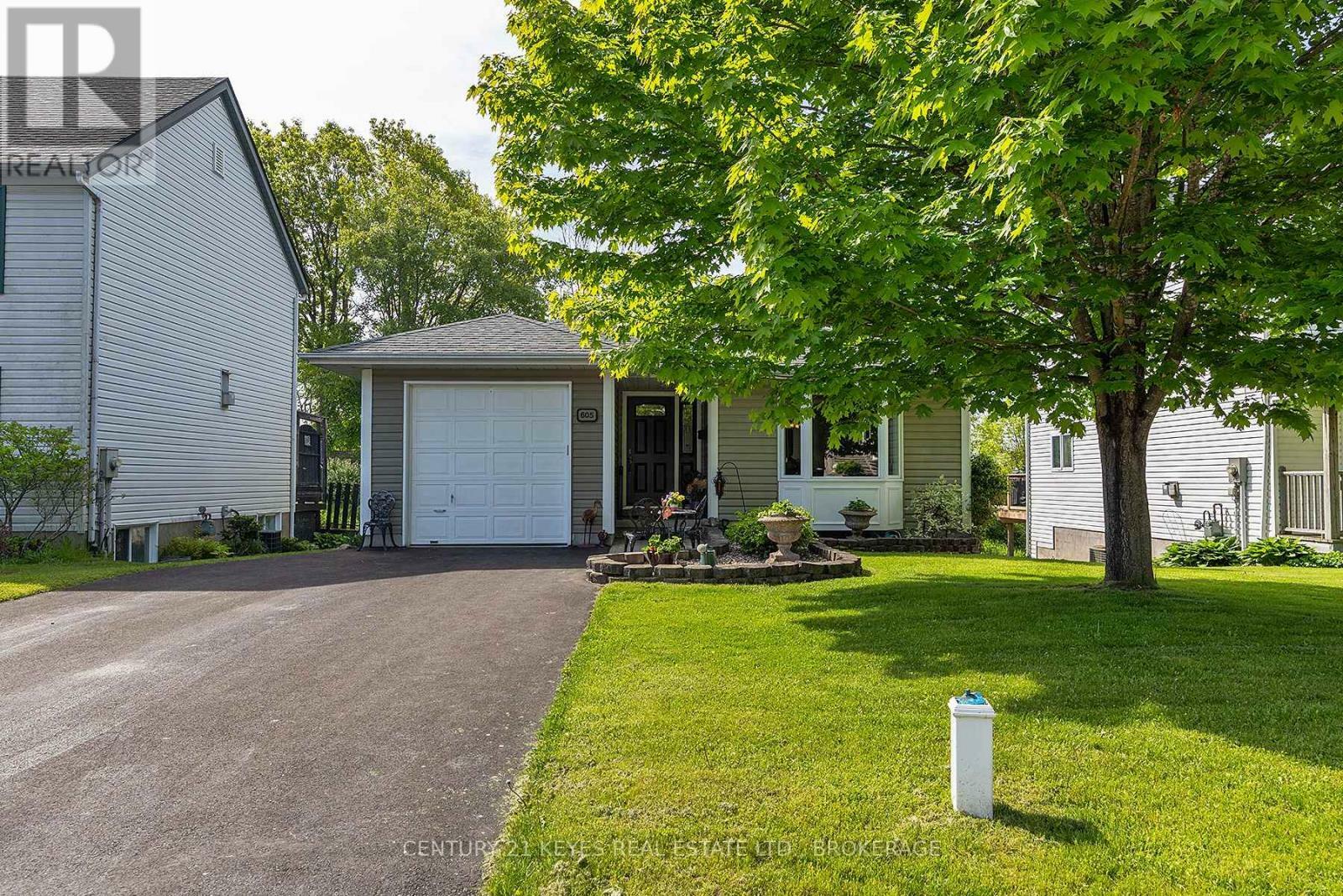 Property Photo:  605 Arthur Street  ON K7G 3C5 