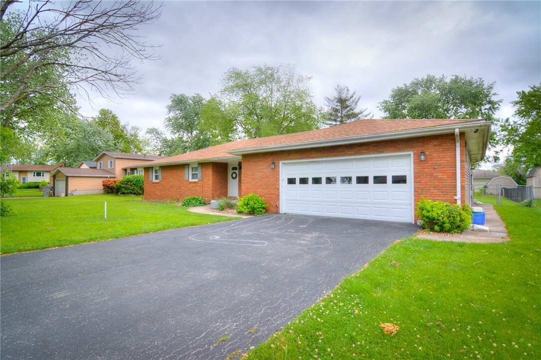 Property Photo:  335 Loma Drive  IL 62535 
