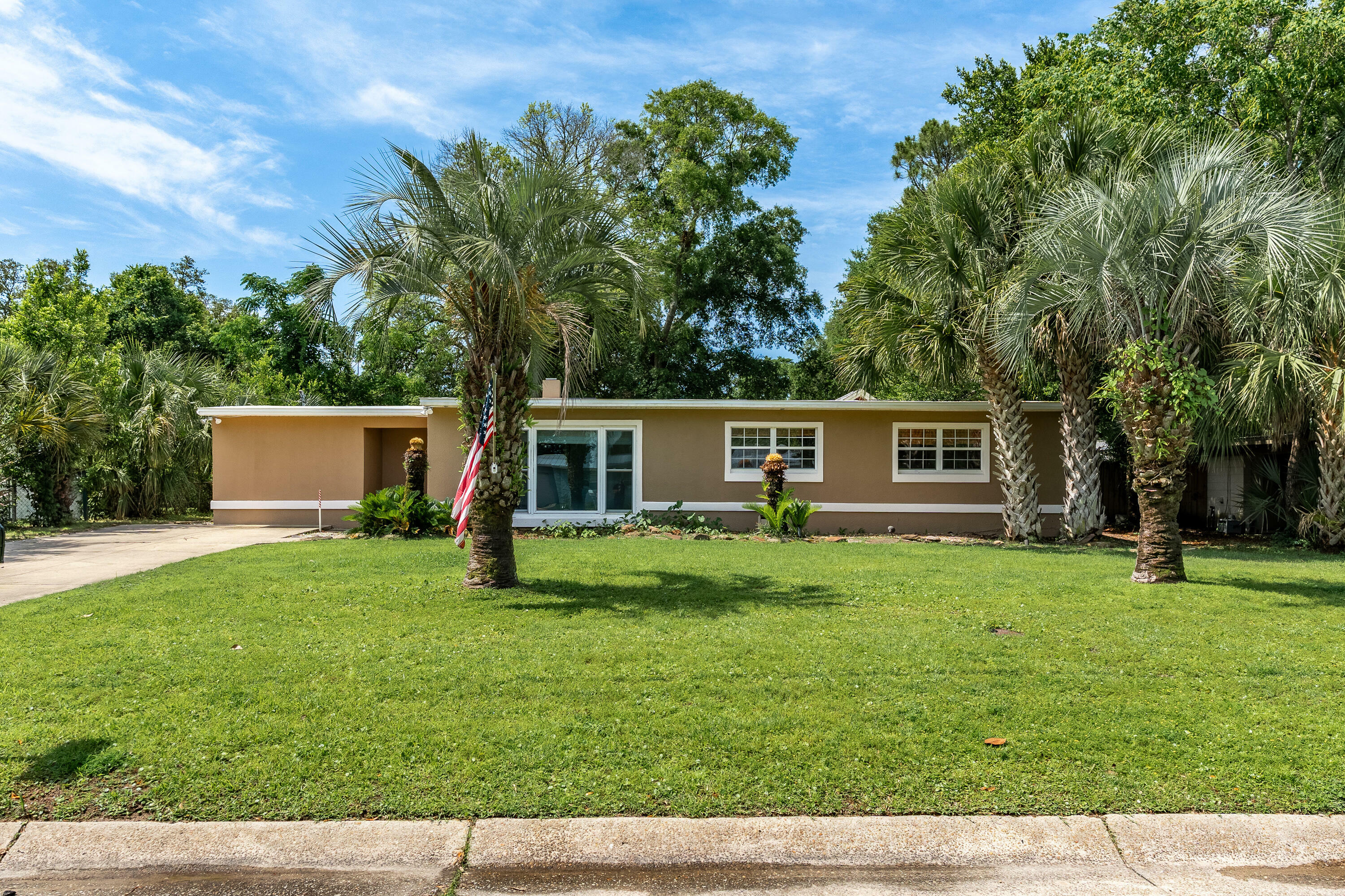 Property Photo: 361 NE Gardner Drive FL 32548