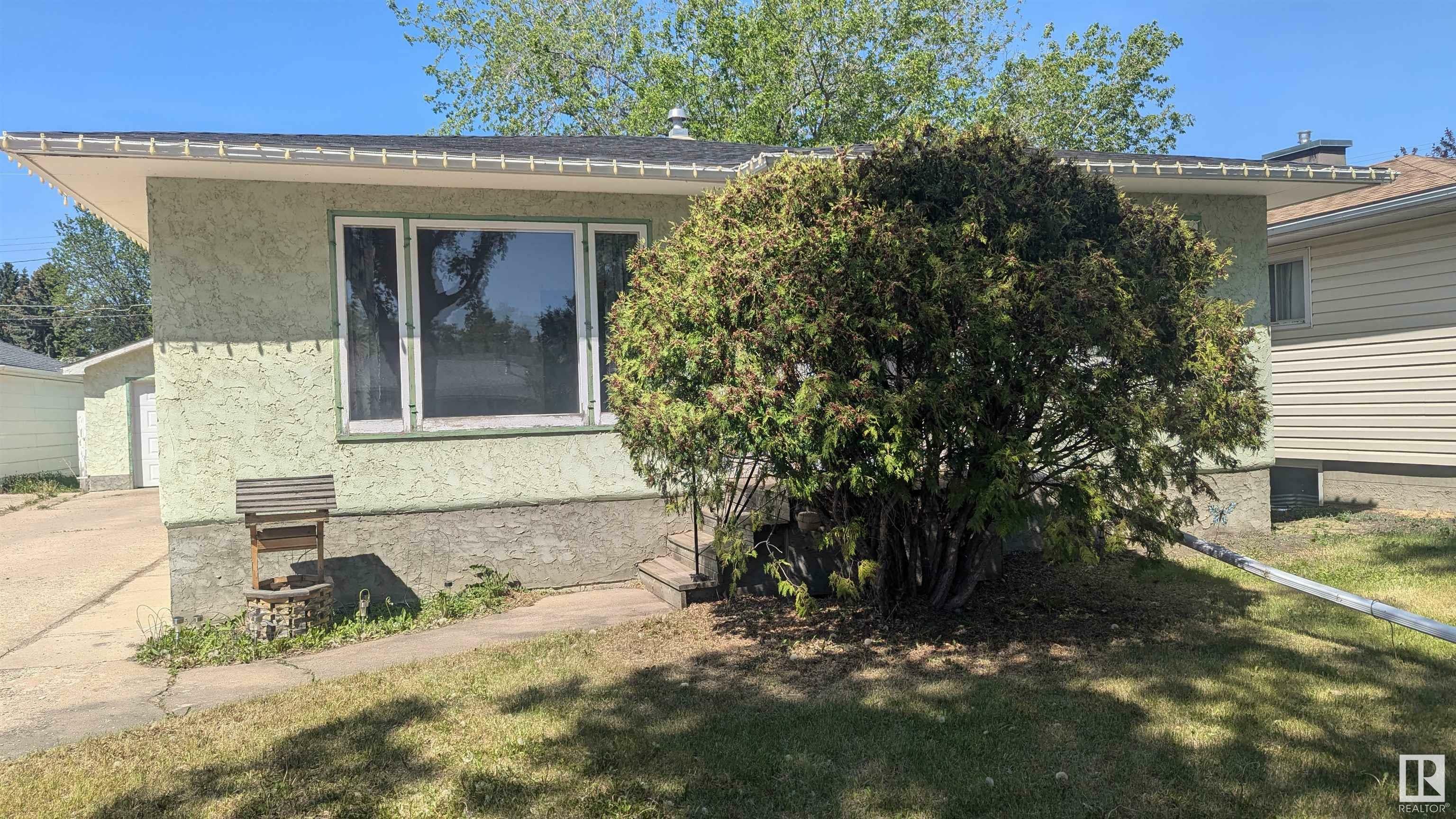 Photo de la propriété:  4430 50 Street  AB T9C 1A5 