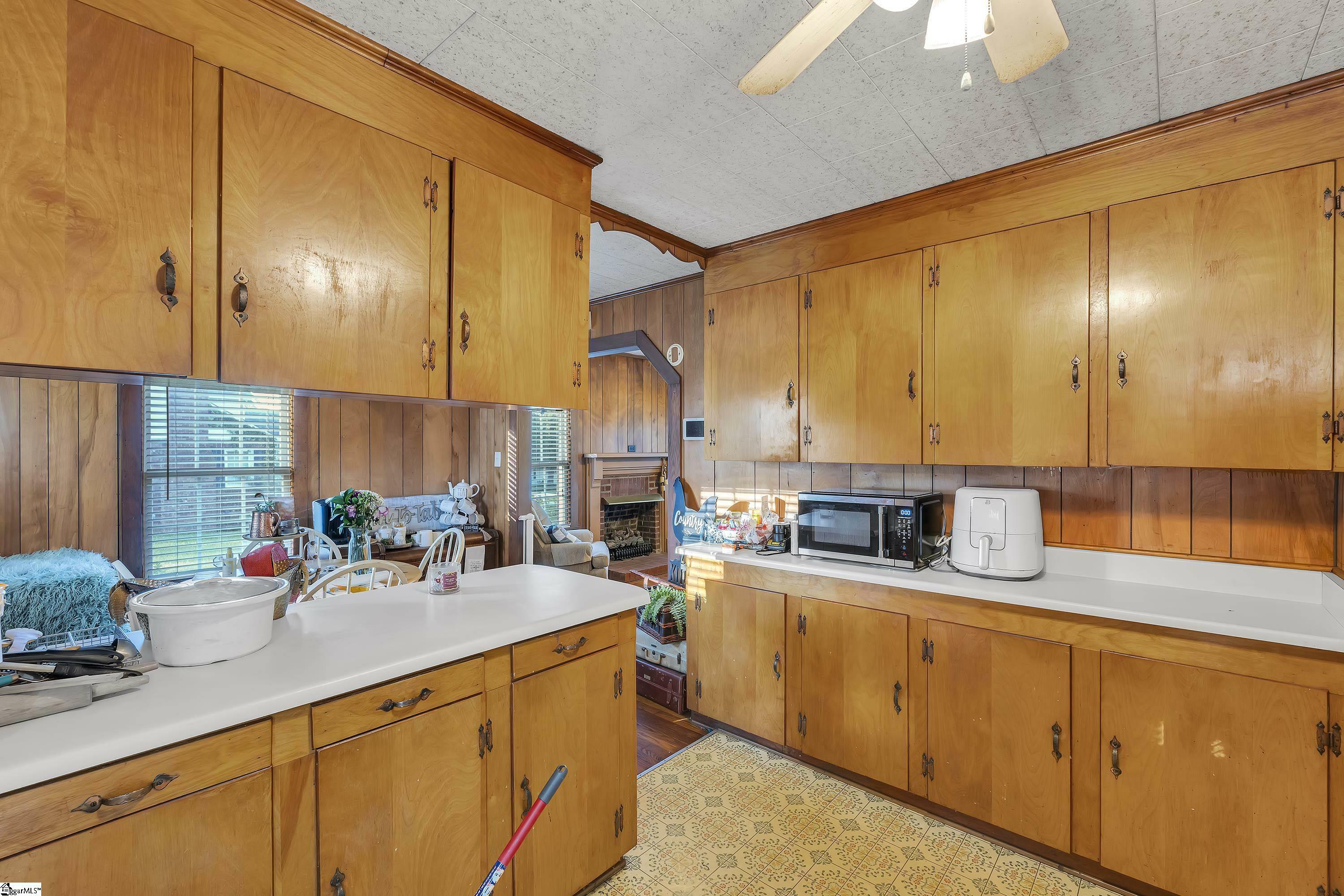 Property Photo:  2413 Andrews Road  SC 29302 