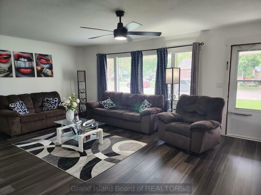 Property Photo: 616 N Oak St NE 68801