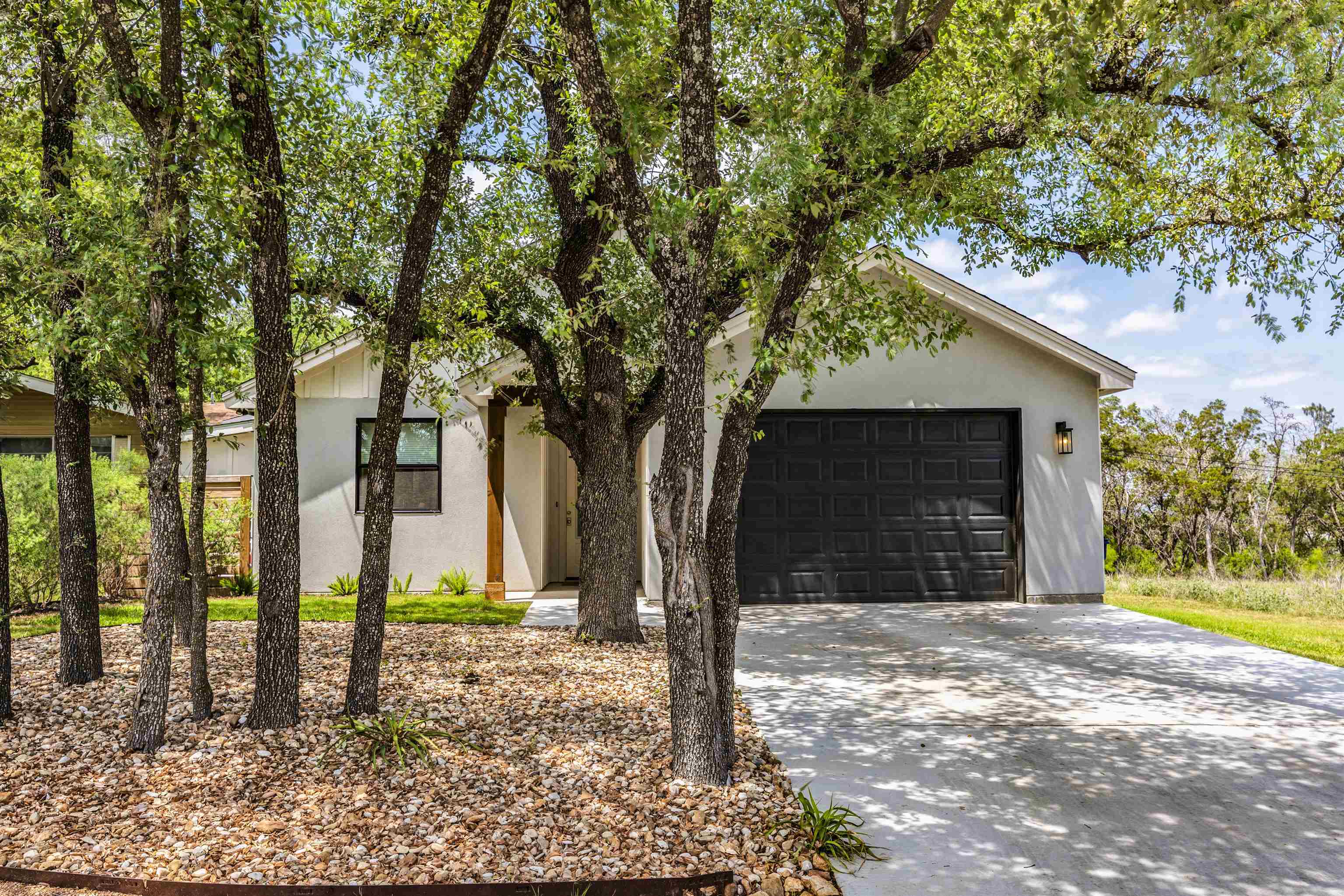 Property Photo: 638 Oak Lane Lane TX 78657