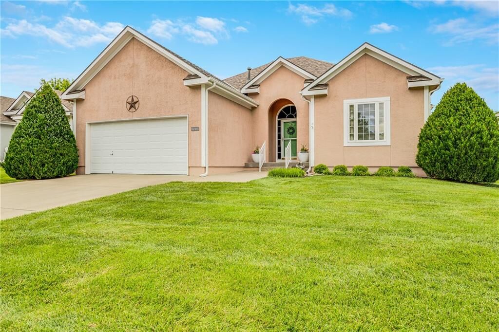 Property Photo:  7211 N Spruce Avenue  MO 64119 