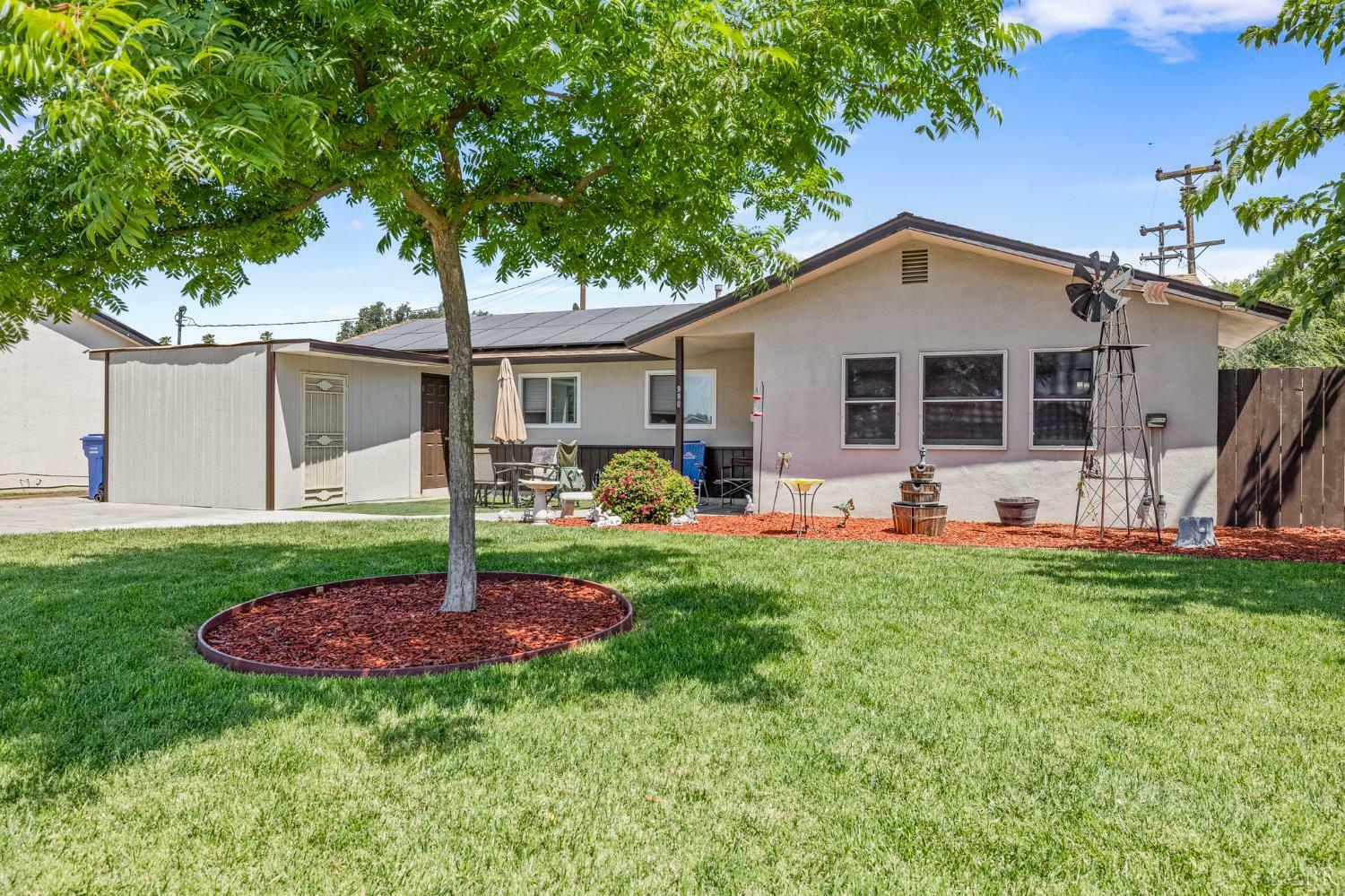 Property Photo: 990 Linda Lane CA 93245