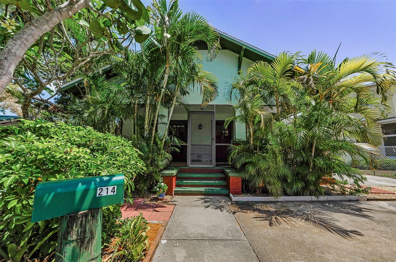 Property Photo: 214 Scotland St FL 34698