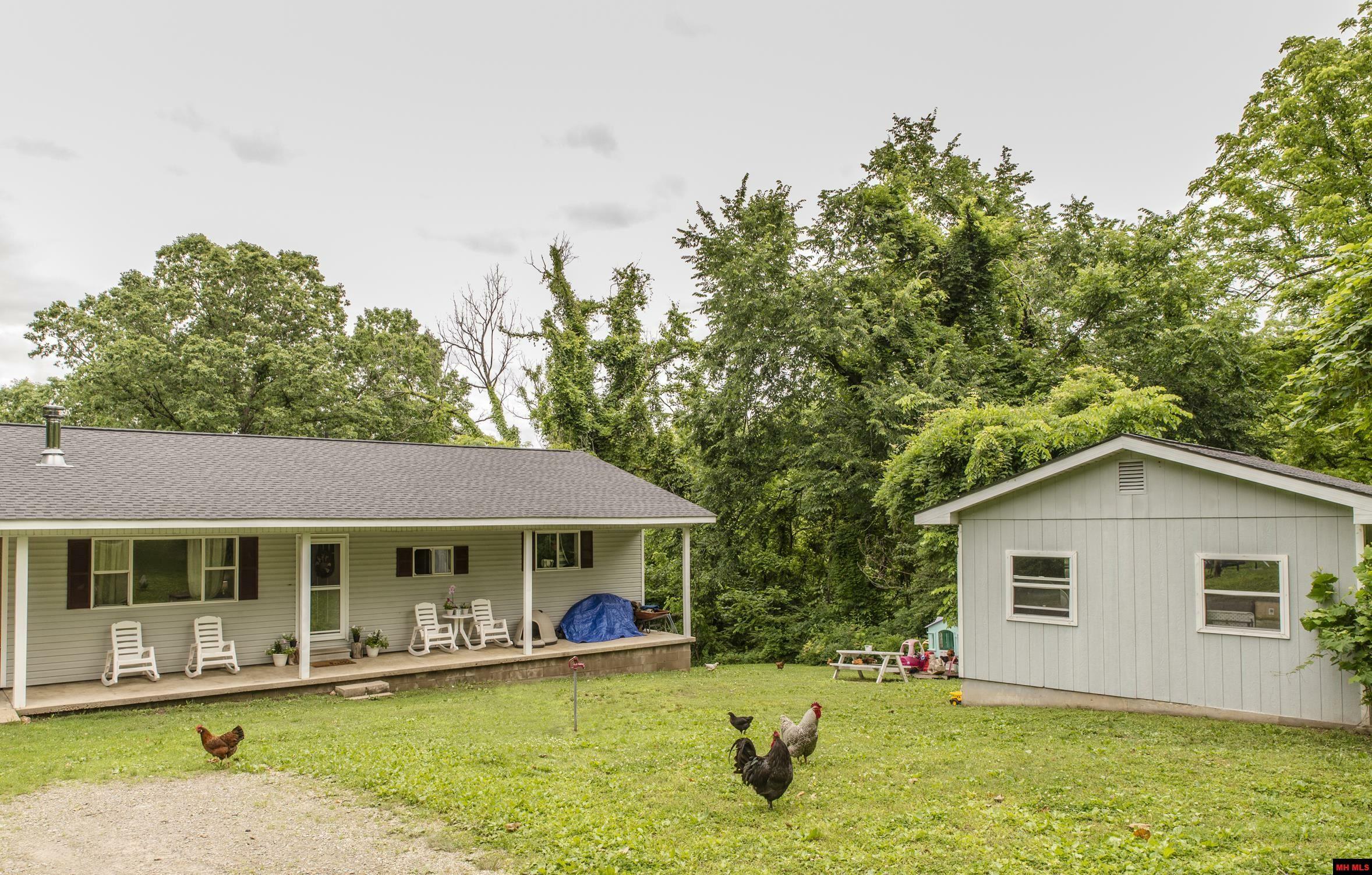 Property Photo:  380 Cr 458  AR 72653 