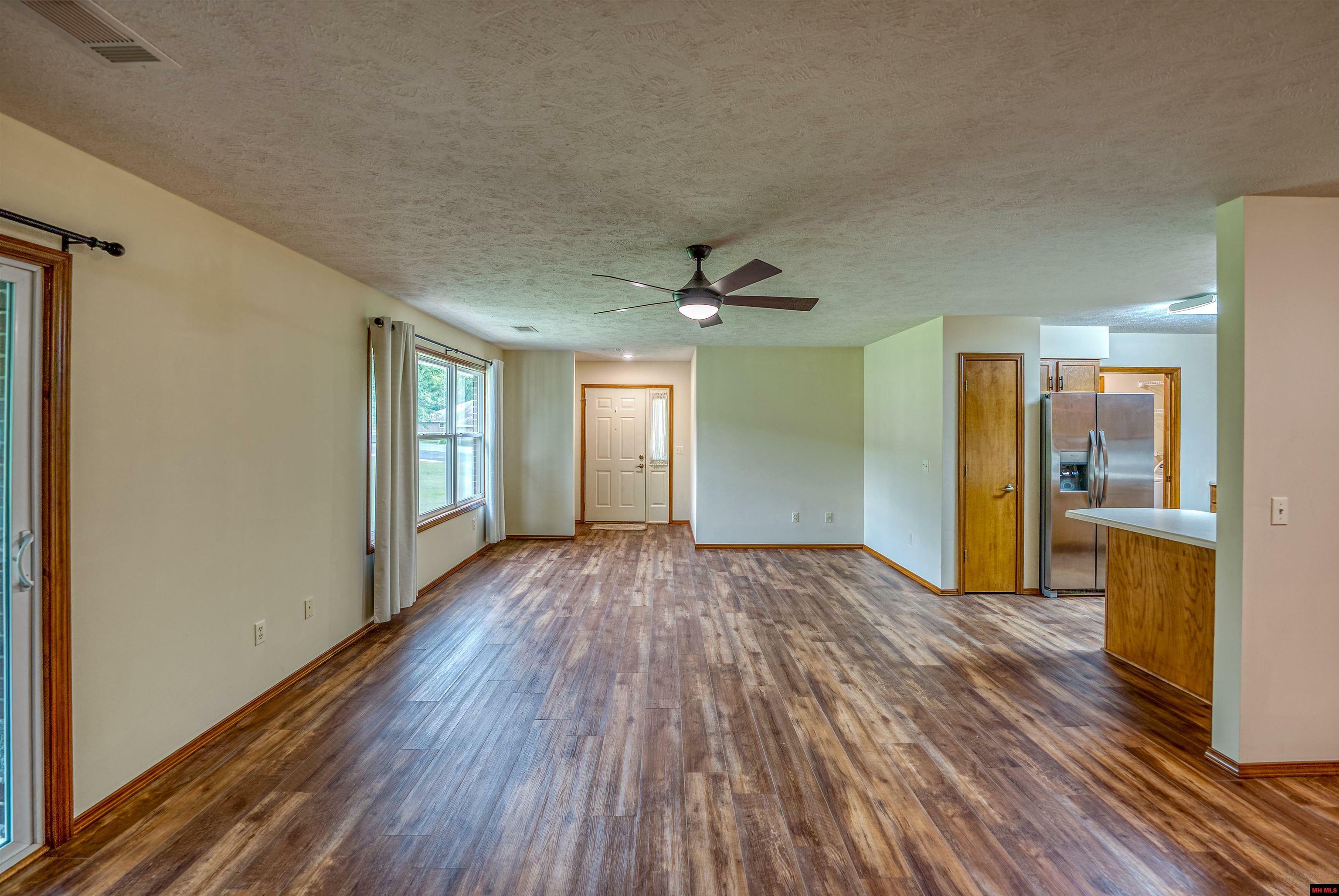 Property Photo:  1551 Meadowhill Drive  AR 72653 