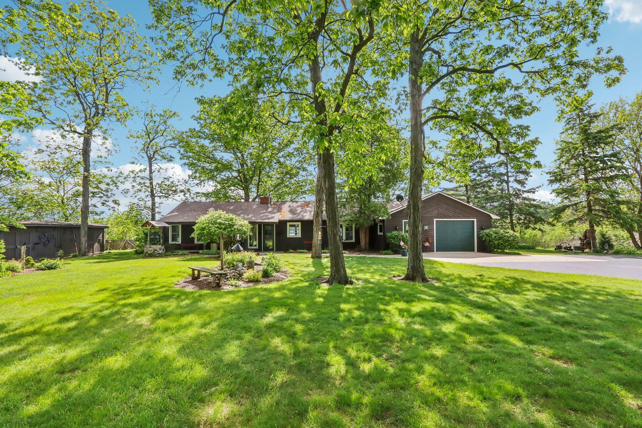 950 N Dousman Rd  Summit WI 53066 photo