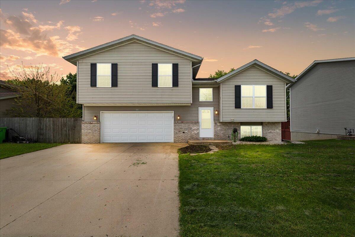 443 Scott Ct  Hartford WI 53027 photo