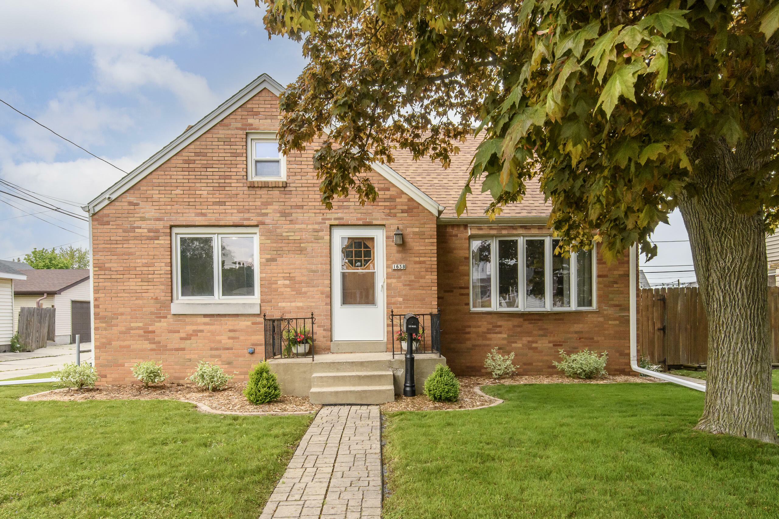 Property Photo: 1638 Monroe Ave WI 53172