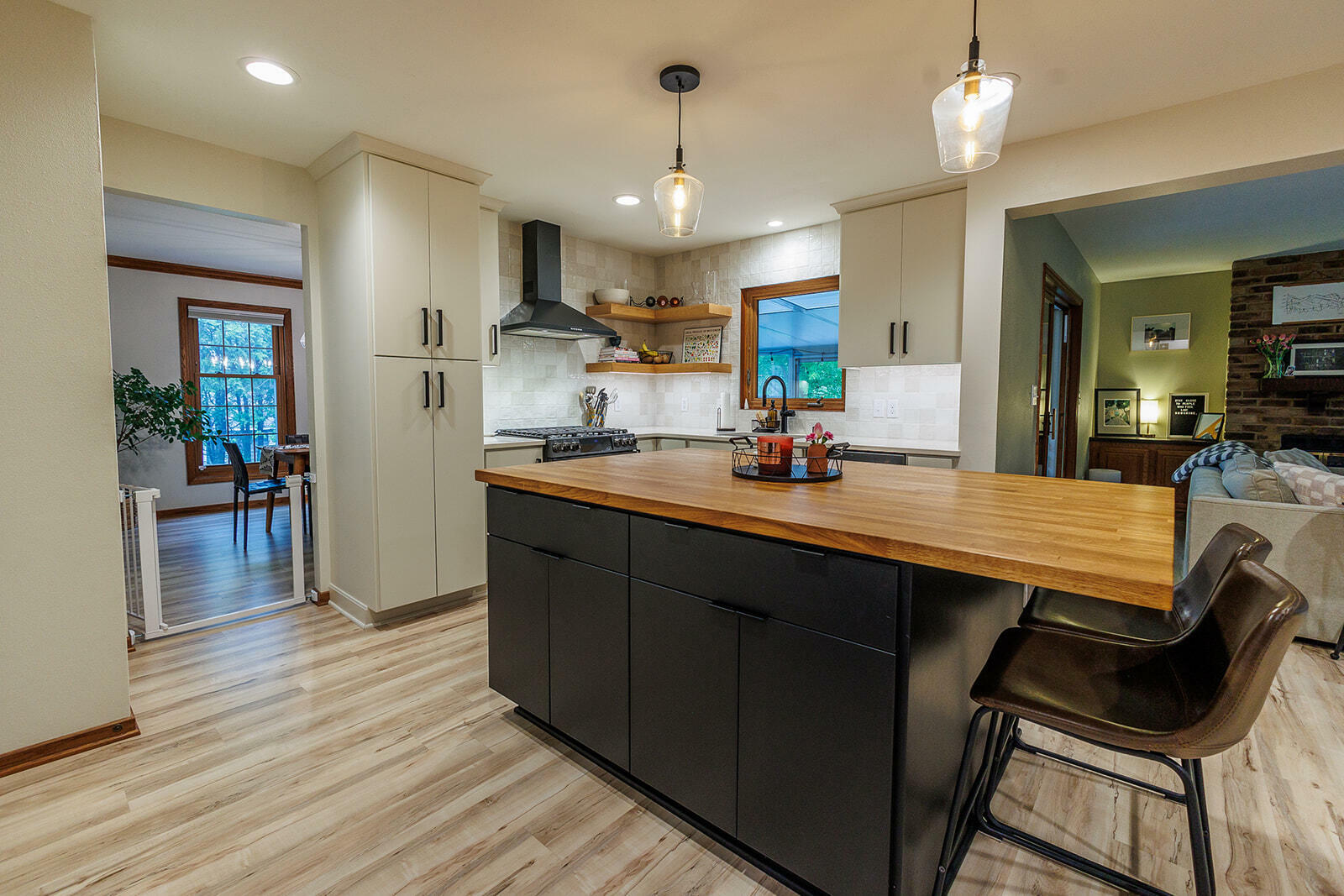 Property Photo: 6633 W Beacon Hill Pl WI 53132