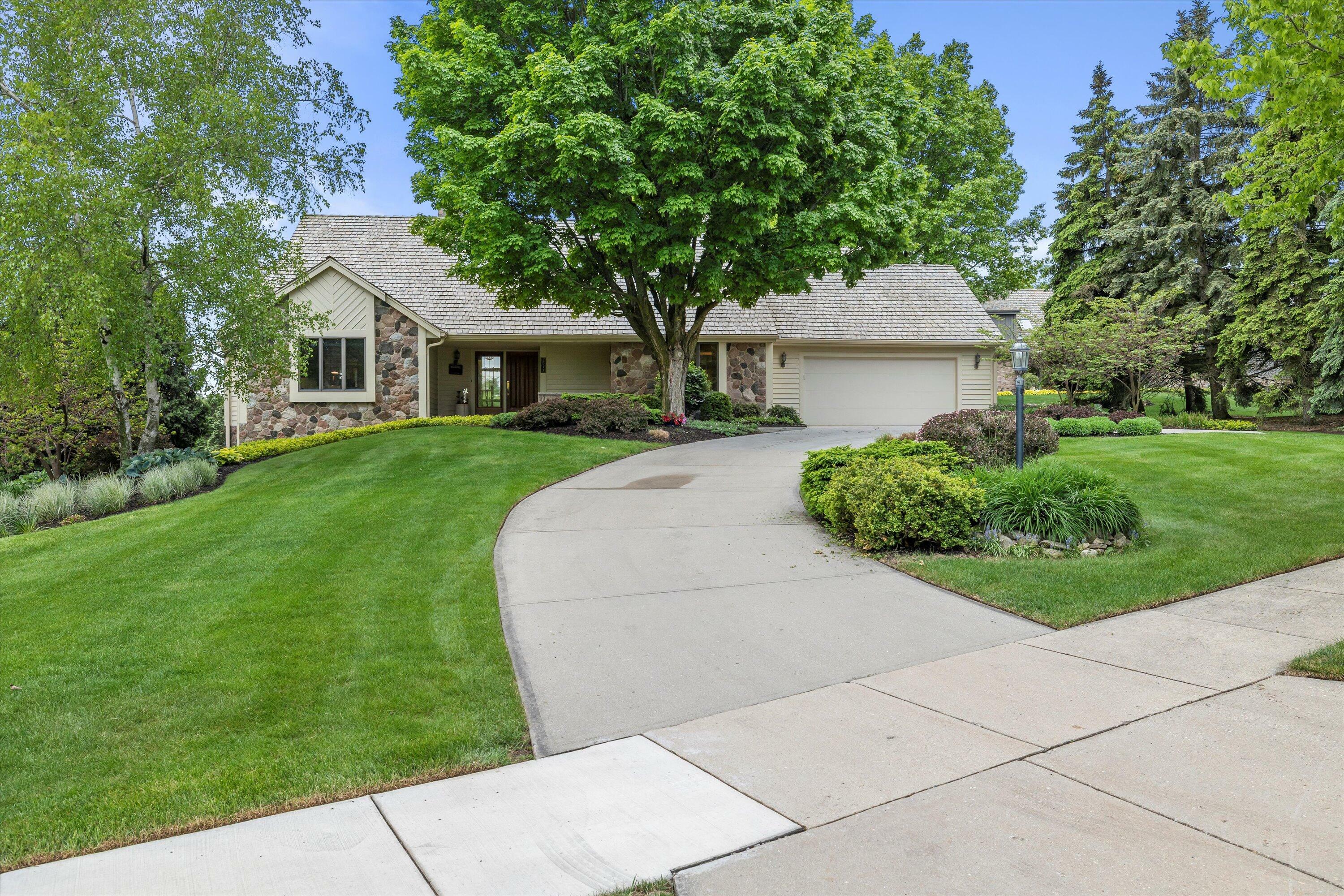 Property Photo: 2915 Brendon Way WI 53188