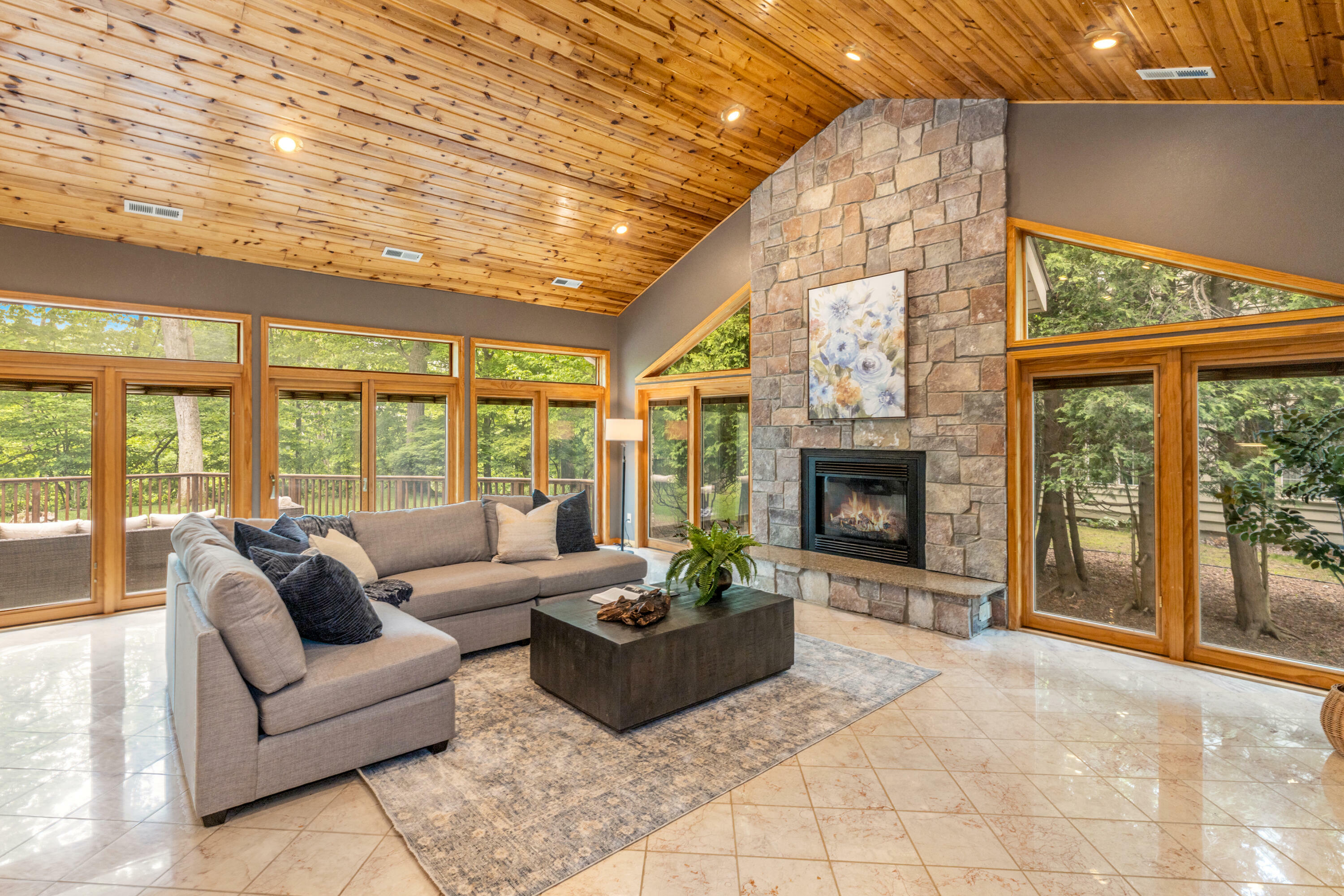 Property Photo:  215 W Ravine Baye Rd  WI 53217 