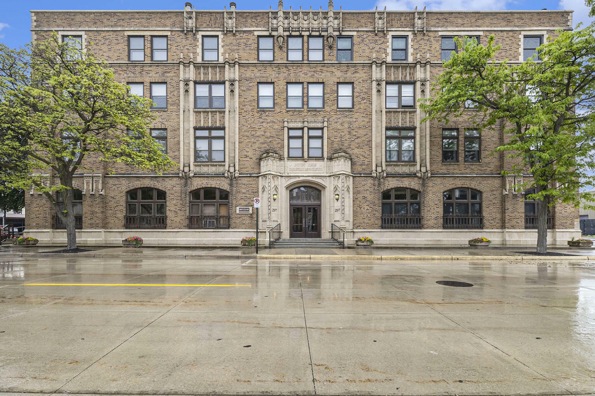 Property Photo: 297 W Clay Avenue MI 49440