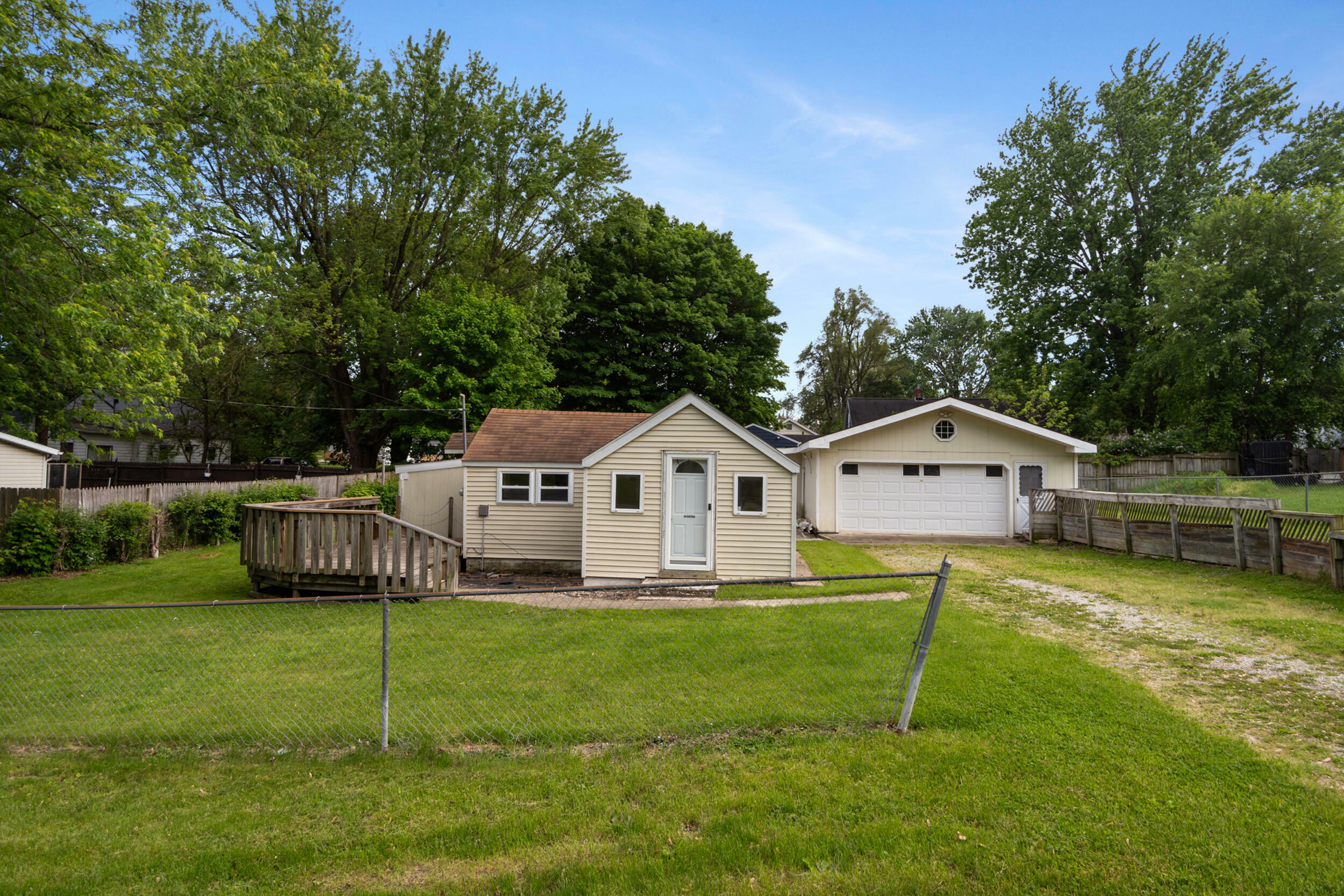 Property Photo: 817 Annetta Avenue MI 49203