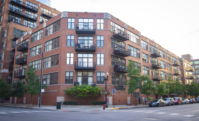 Property Photo: 333 W Hubbard Street 2J IL 60654