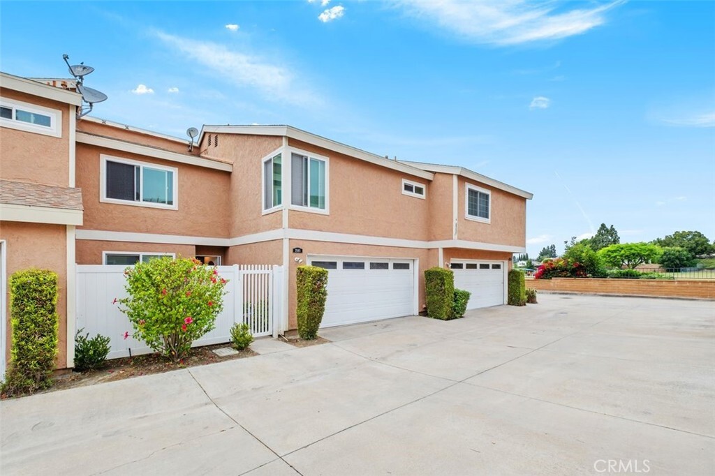 Property Photo:  25165 Charlinda Drive 2  CA 92691 